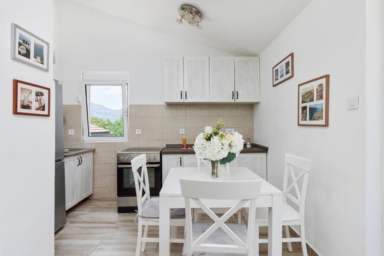Apartment Plagenti With Sea View Kotor Exterior photo