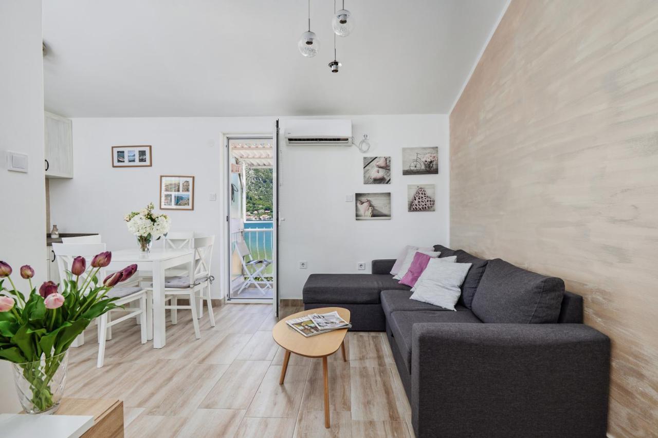 Apartment Plagenti With Sea View Kotor Exterior photo