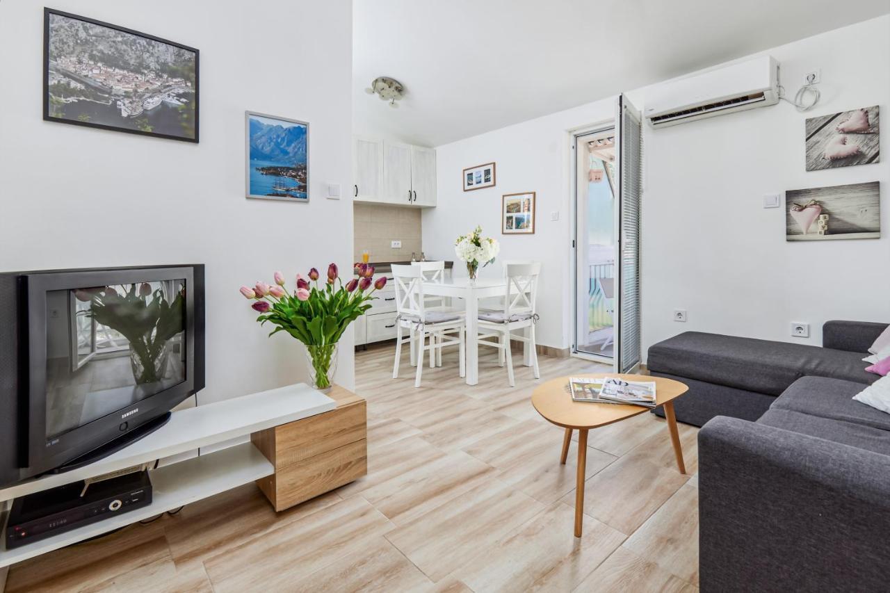 Apartment Plagenti With Sea View Kotor Exterior photo